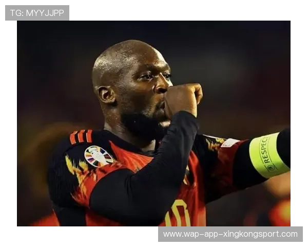 卢卡库倚住后卫的动作教科书般标准，比利时继续压制主导权