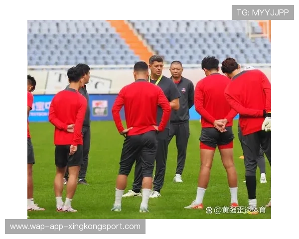 梅州降级后的基层教练团队如何获得外部支持？